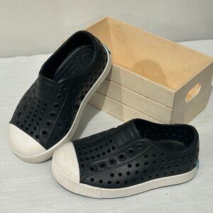 Worn x1 NATIVES Jefferson Black slip ons, Sz C-6 kids childrens